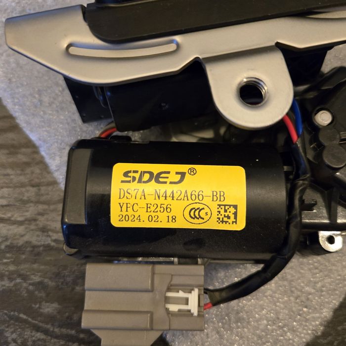 Продам замок задньої ляди Lincoln MKX. Аналог