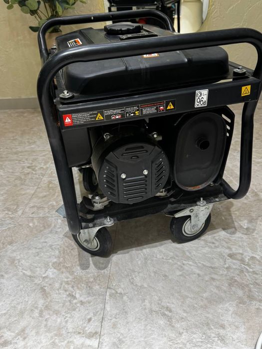 Бензиновий генератор 3.6Квт