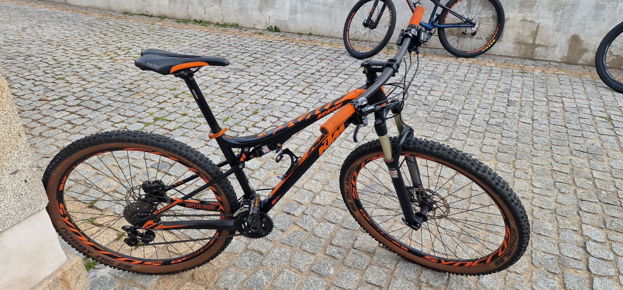 Ktm scarp suspensão total