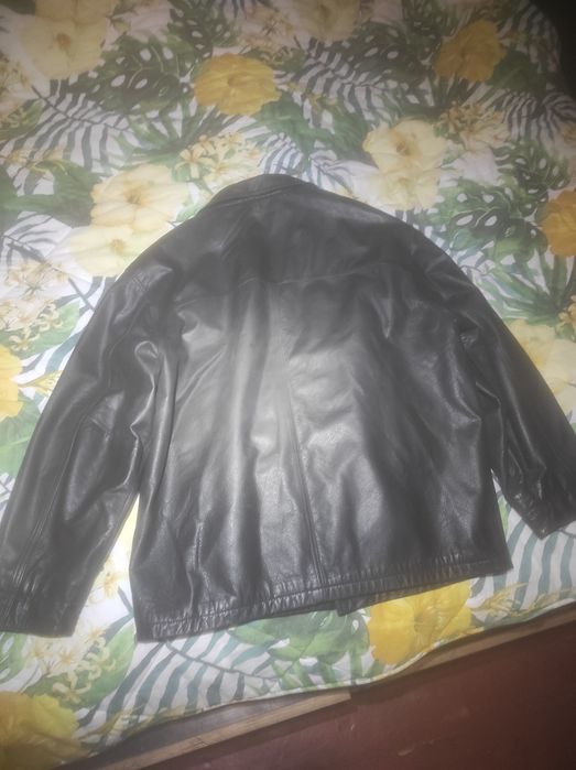 Кожаная куртка размер54