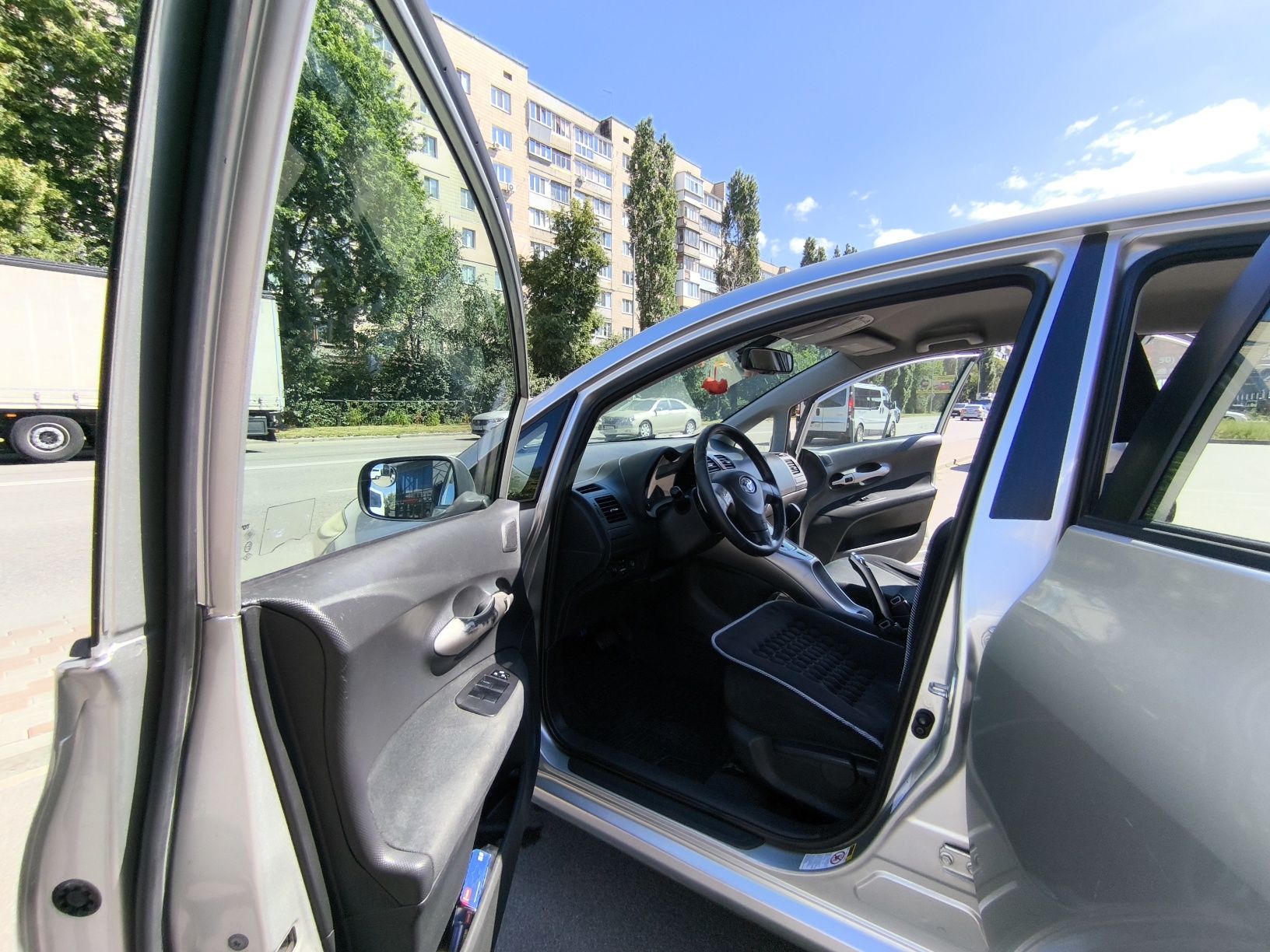 Продам свою Toyota Auris 2007 в отличном состоянии