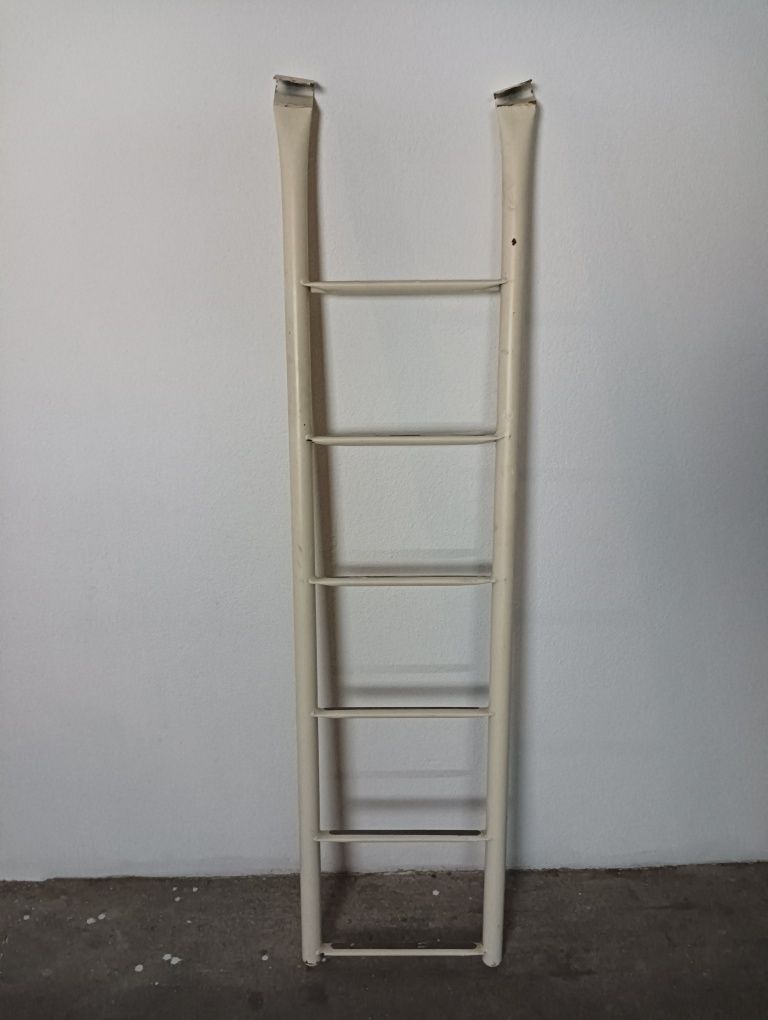 Escadote material ferro