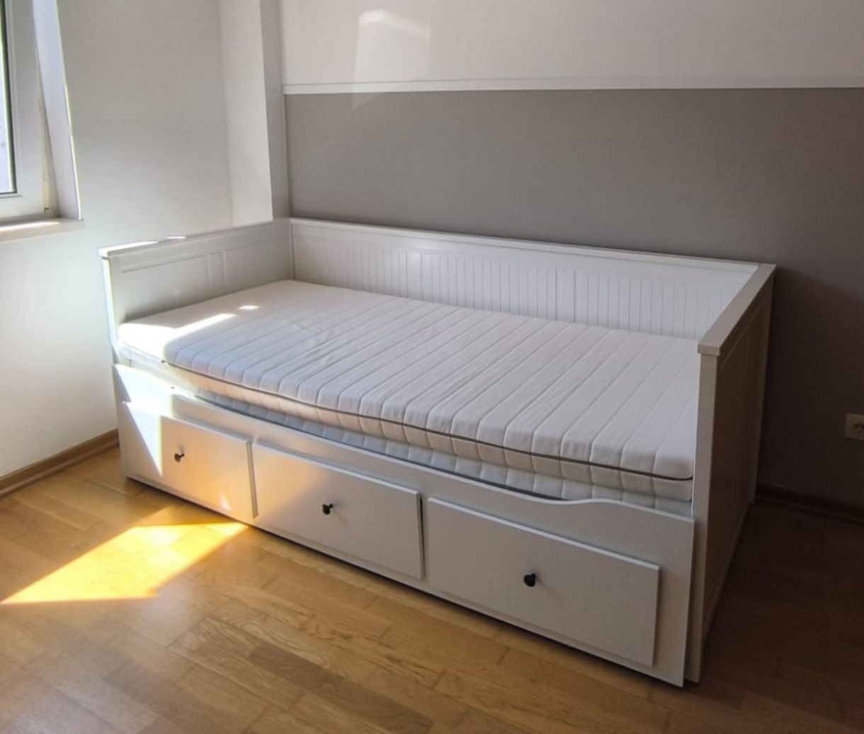 Cama Hemmes (IKEA) c/ 2 colchões