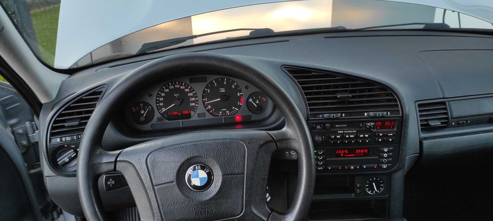 BMW E36 320i sprzedam
