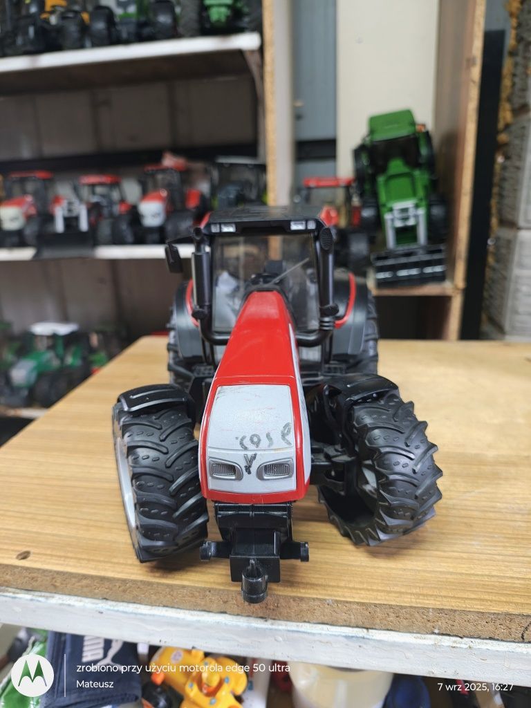Bruder traktor valtra