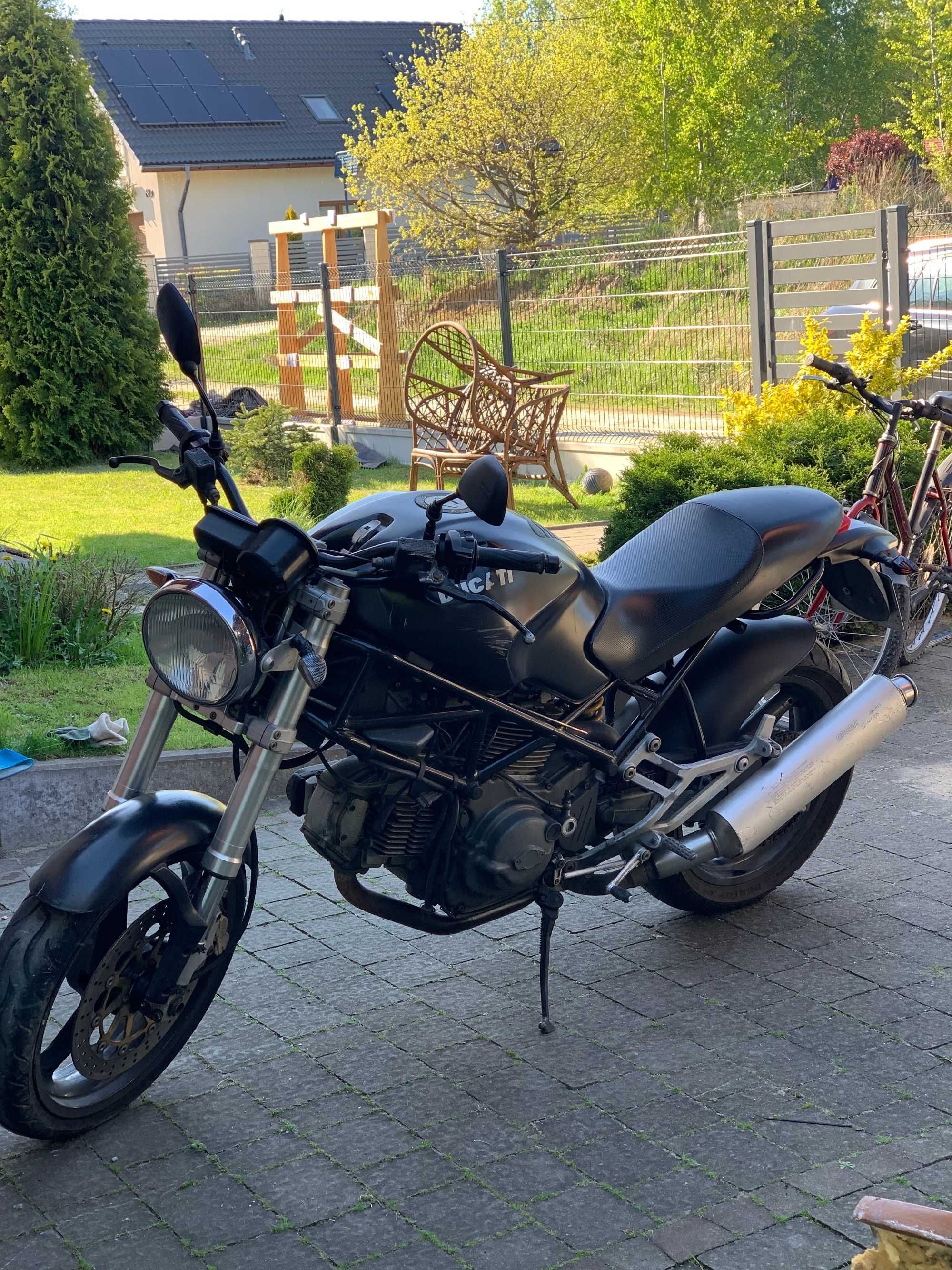 motocykl Ducati Monster 600 Dark