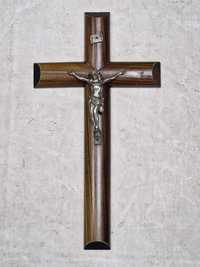 Stary Krzyż z drewna i  z figurą Chrystusa,