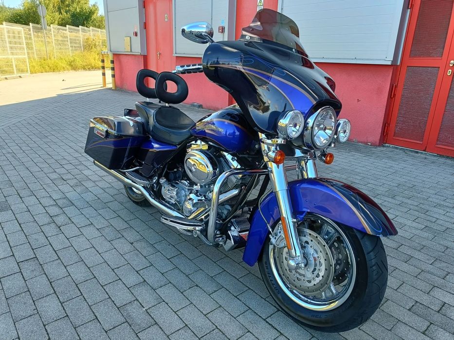 Harley-Davidson Electra FLHTCSE Screamin Eagle CVO 103