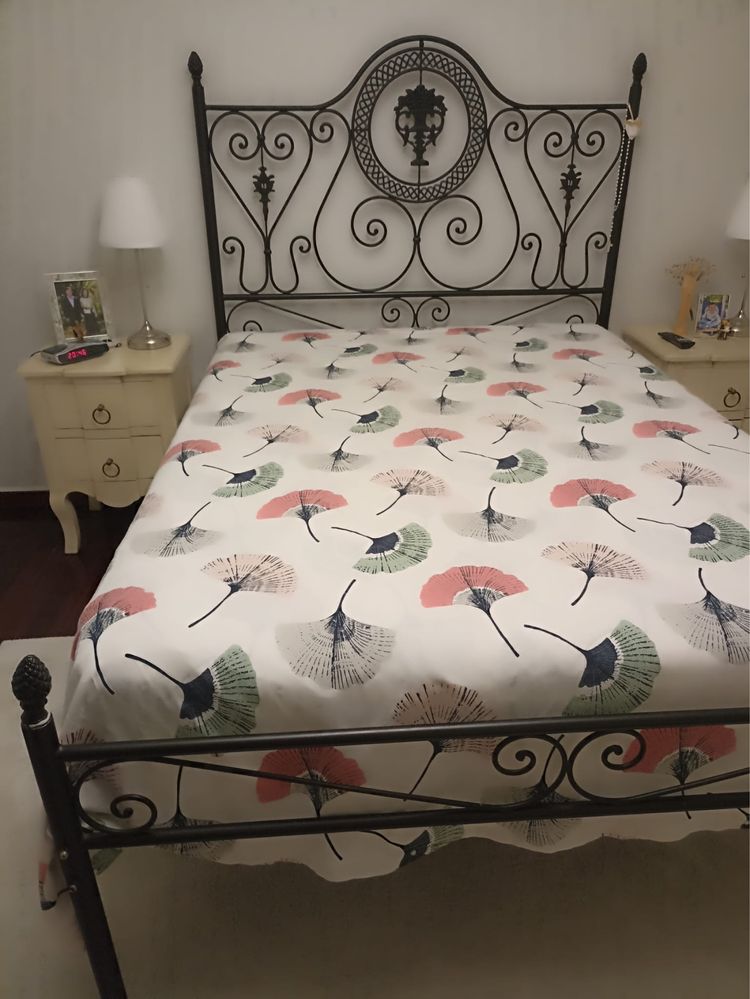 Cama casal em ferro como nova