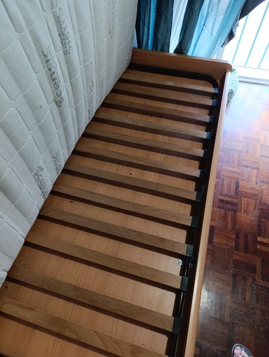 Cama solteiro c/arrumação