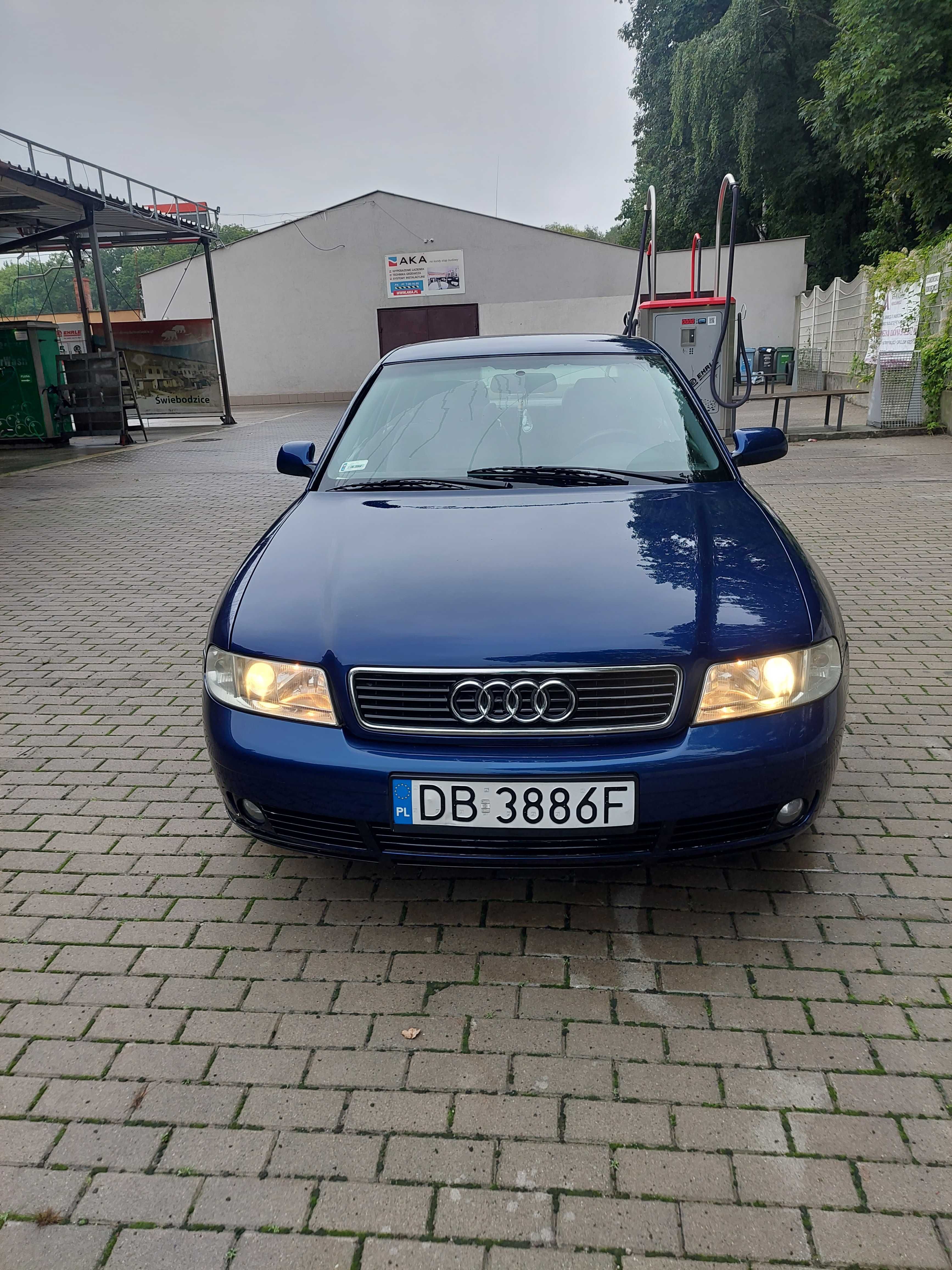 sprzedam samochód audi a4 b5