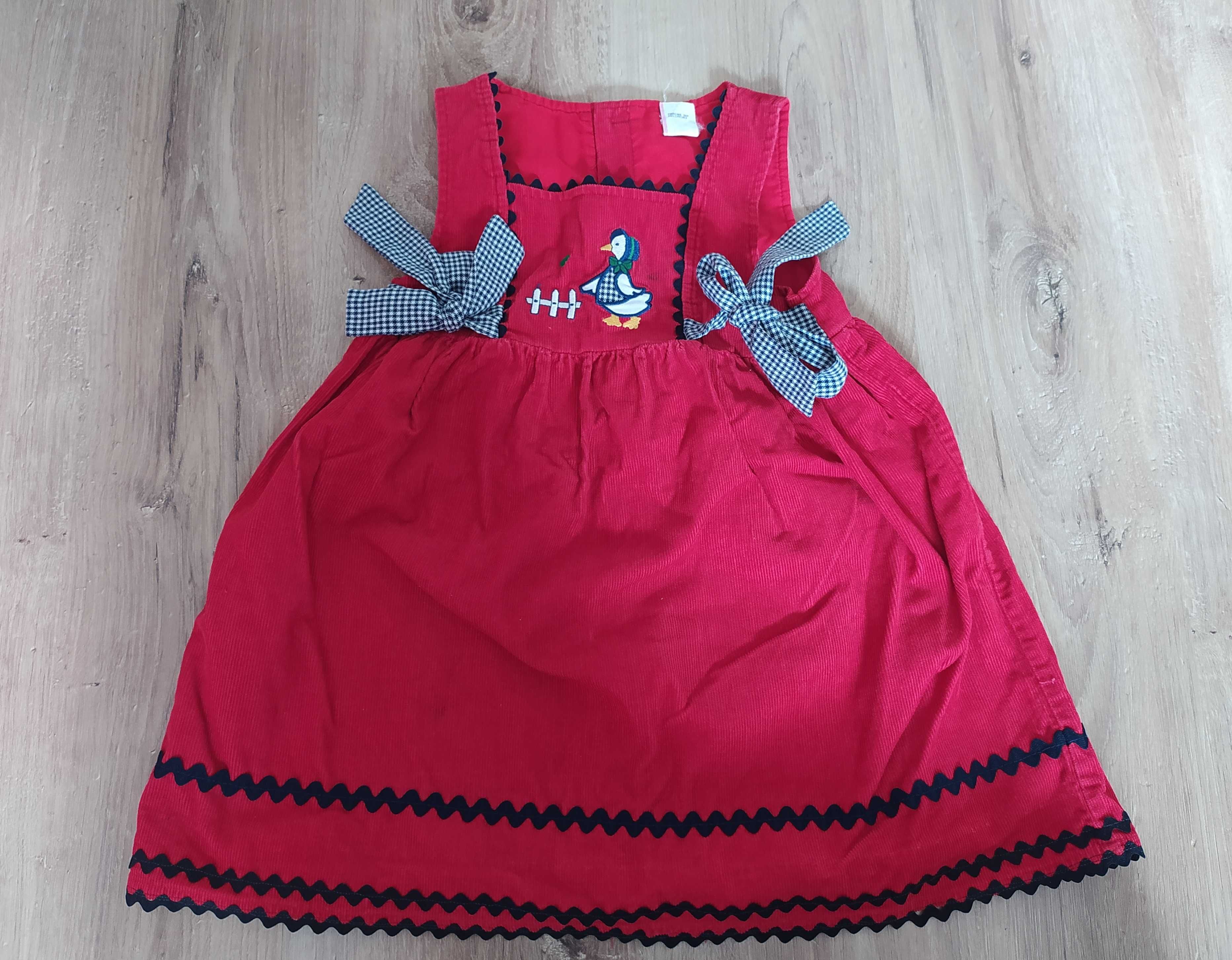 Czerwona sukienka na grubych ramiączkach sztruksowa z kaczką 4 lata