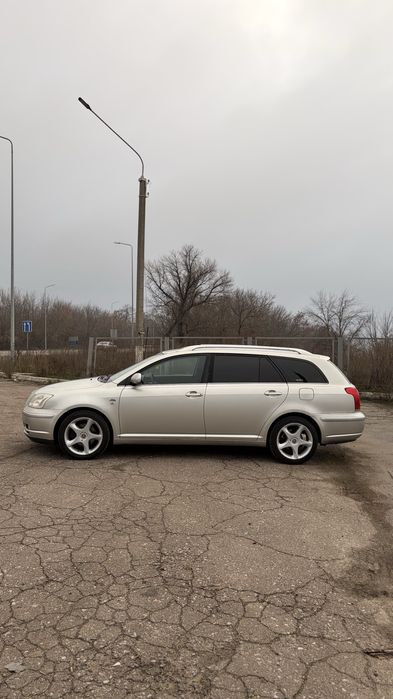 Toyota Avensis 2.0 дізель в гарному стані