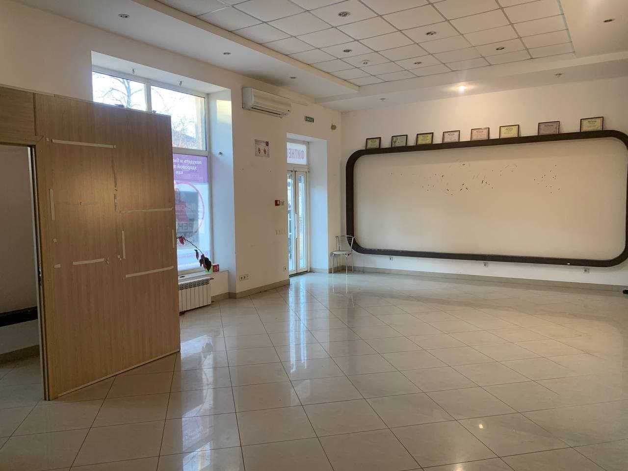 Продается фасадное помещение 248023