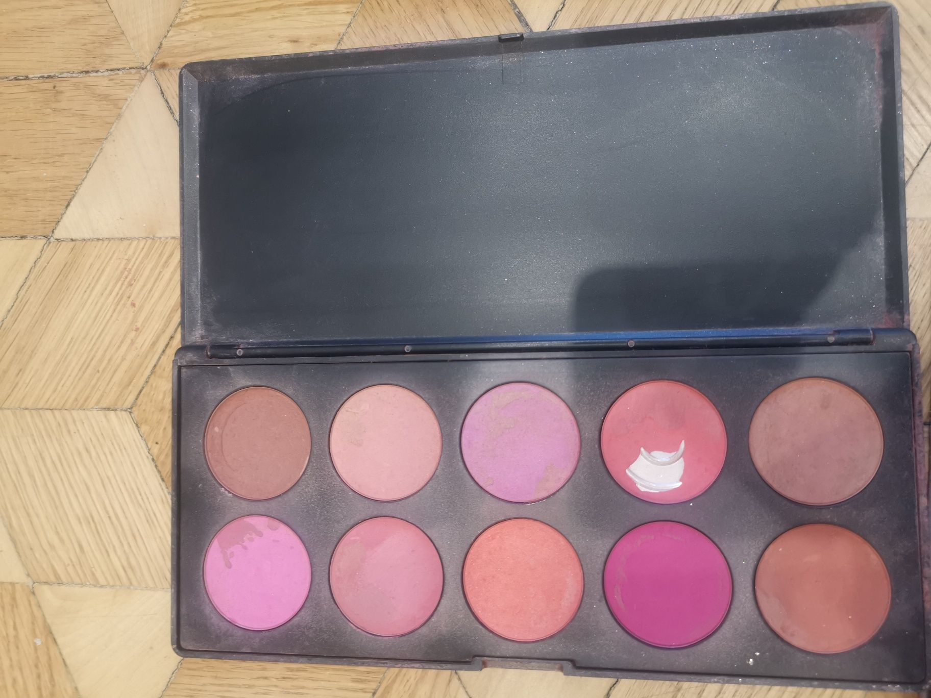 Paleta Róży bh cosmetics