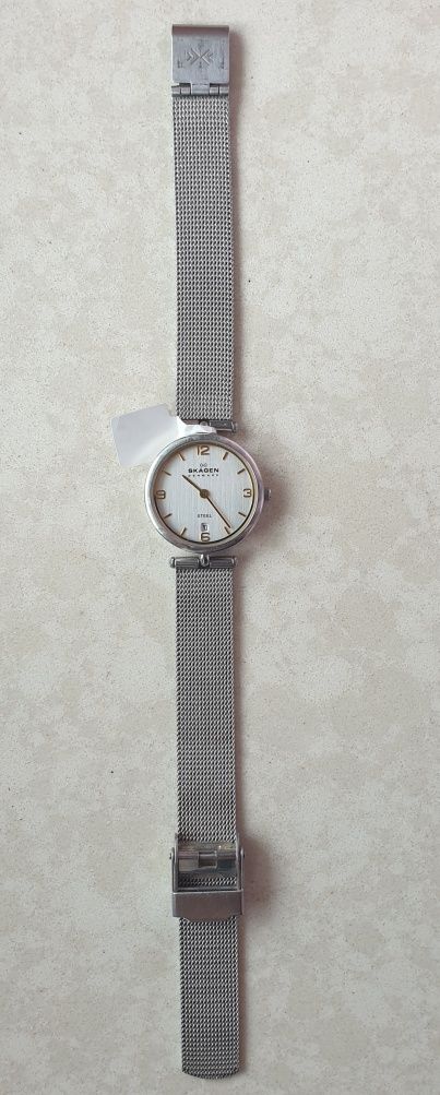 Skagen Denmark zegarek damski z datownikiem.