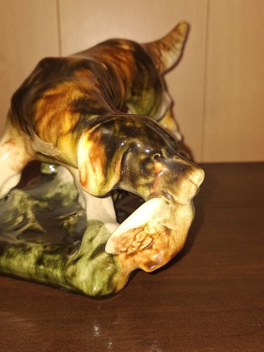 Figurka  porcelanowa  psa na polowaniu  Royal Dux