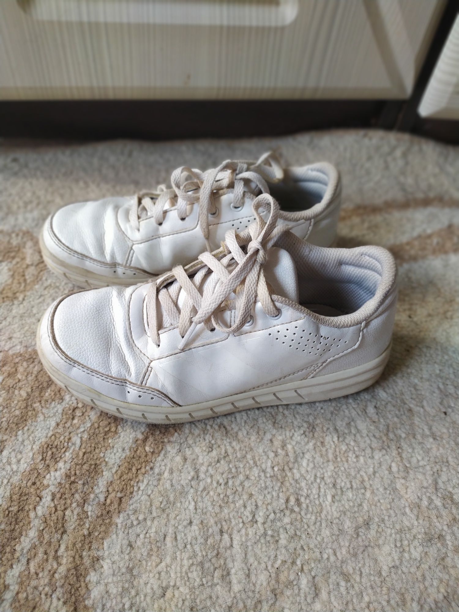 Кроссовки белые Adidas 20,5 см 33 размер