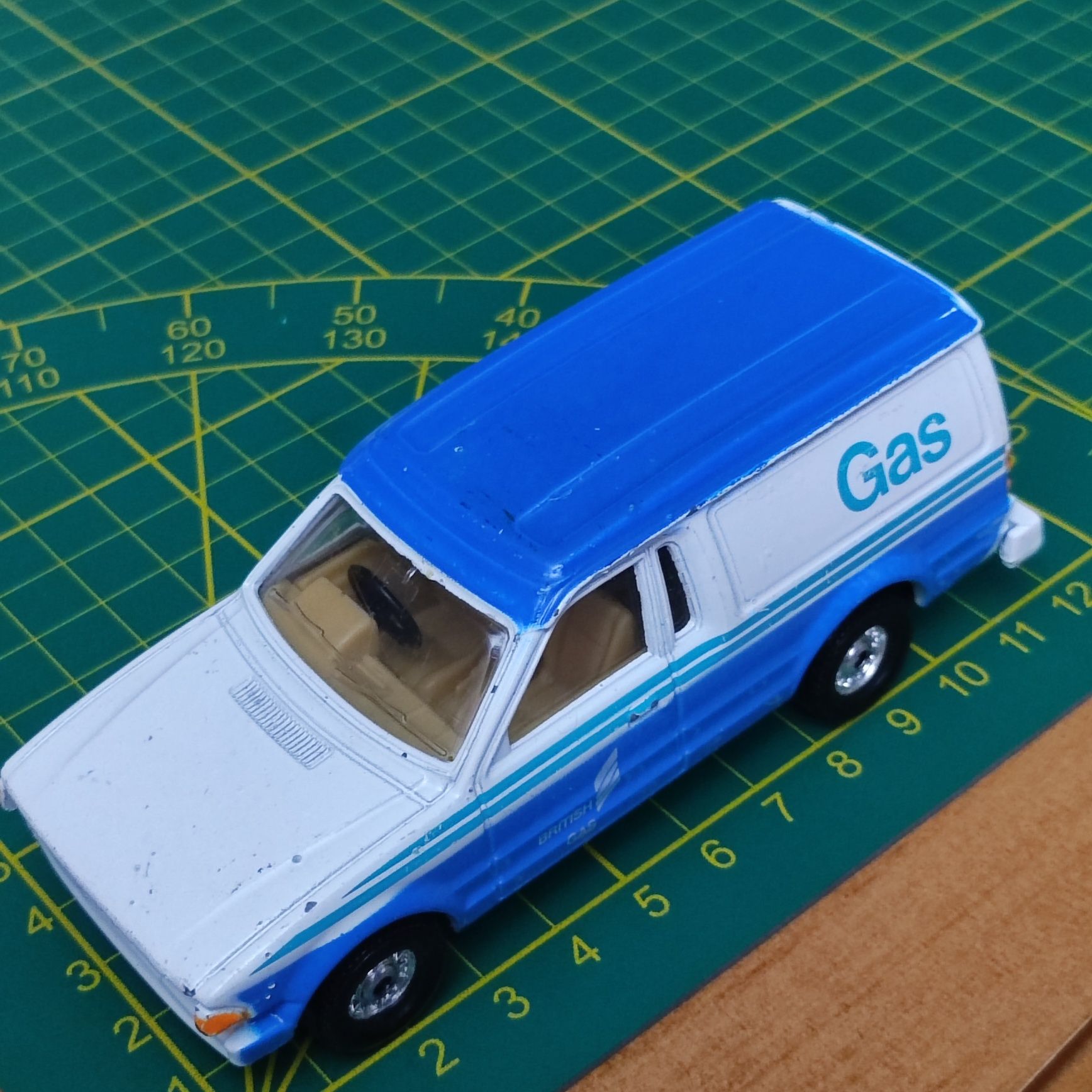 Corgi Ford Escort 1:36