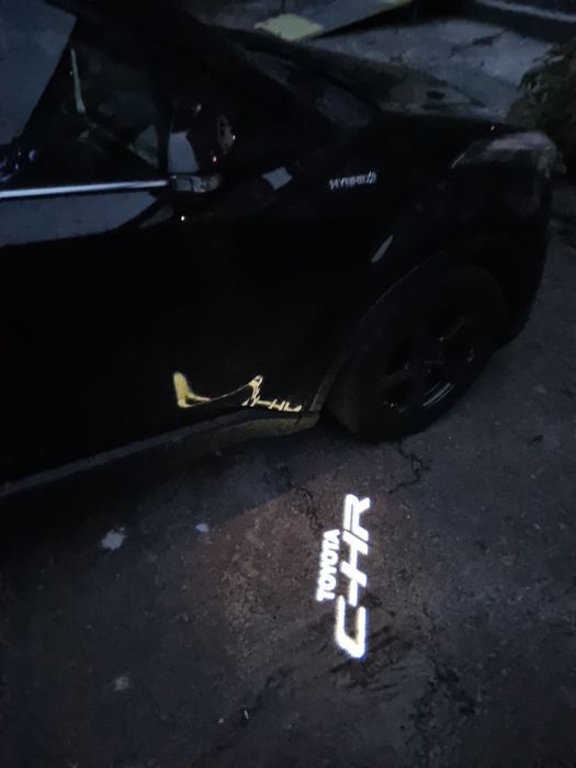 Toyota C-HR 2019 гибрид