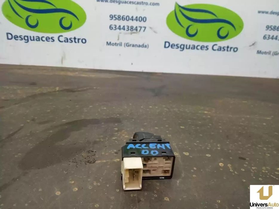 COMANDO ELEVADOR DE VIDRO TRASEIRO ESQUERDO HYUNDAI ACCENT II 2000 -621W04620