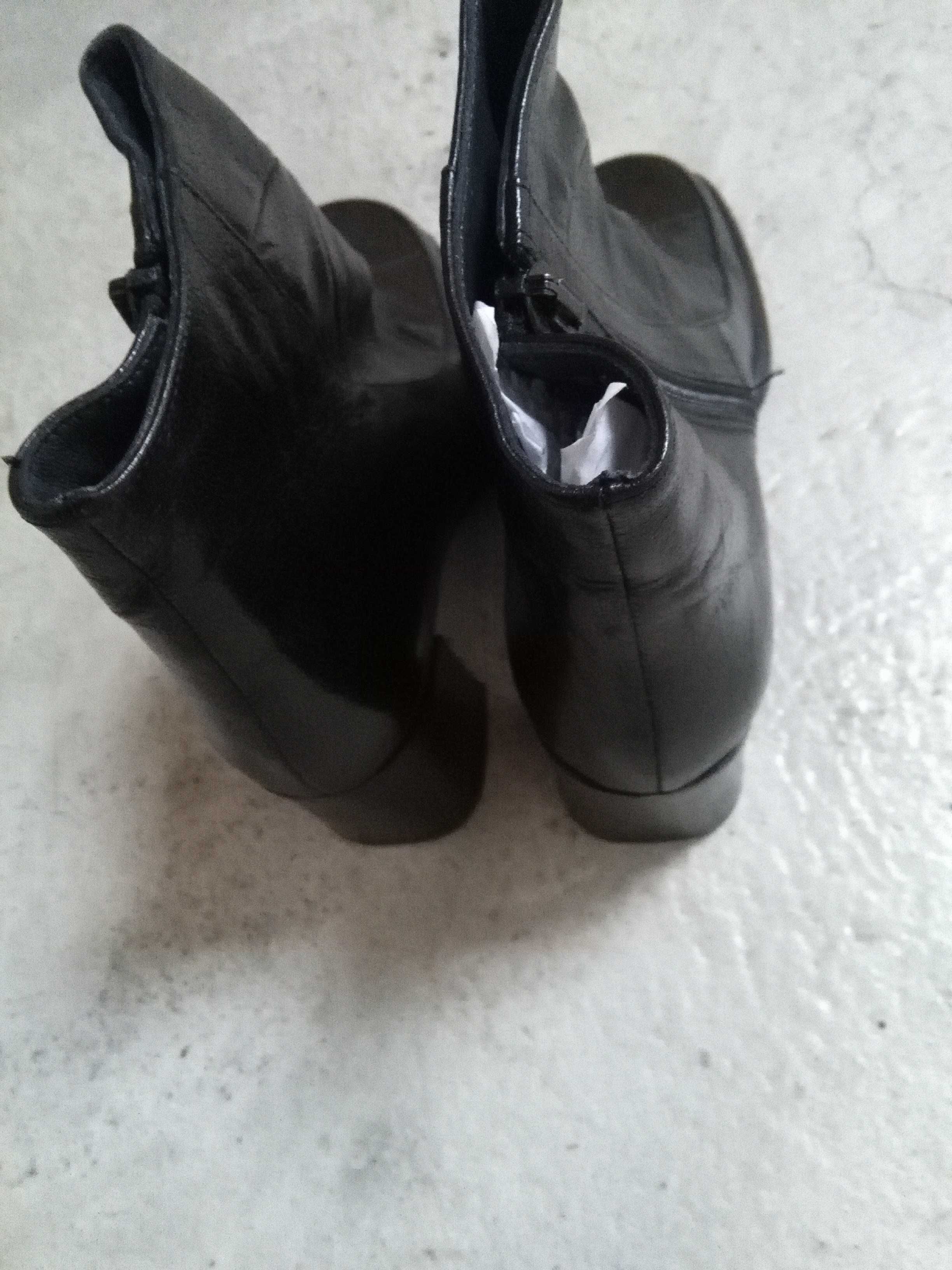 Botins  e Sapatos em Pele Pretos -NOVOS