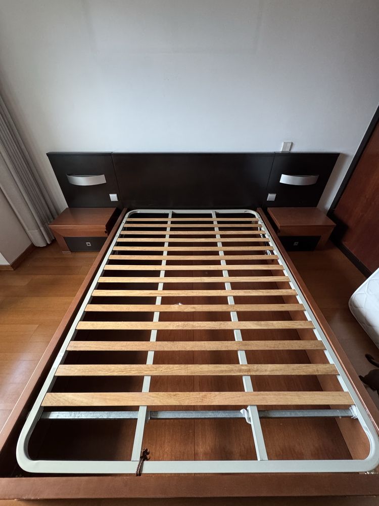 Cama + Cabeceira (c/ candeeiros)
