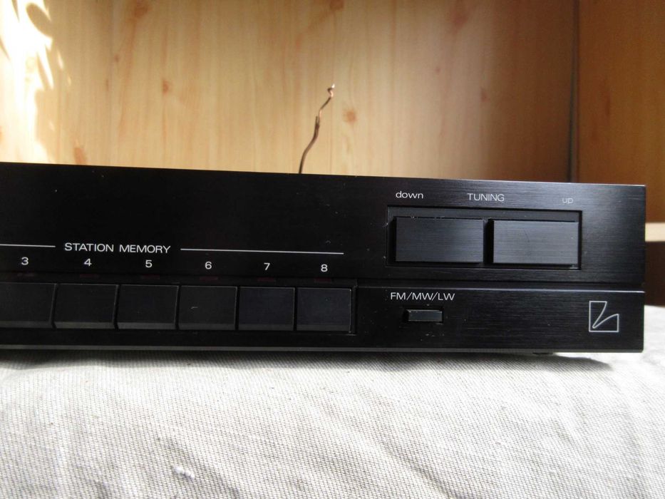 Luxman T-100L tuner FM/AM stereo radio made in Japan