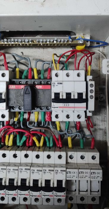 Електричний щиток на два ввода.