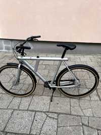 rower miejski van moof - łańcuch chowany w ramie