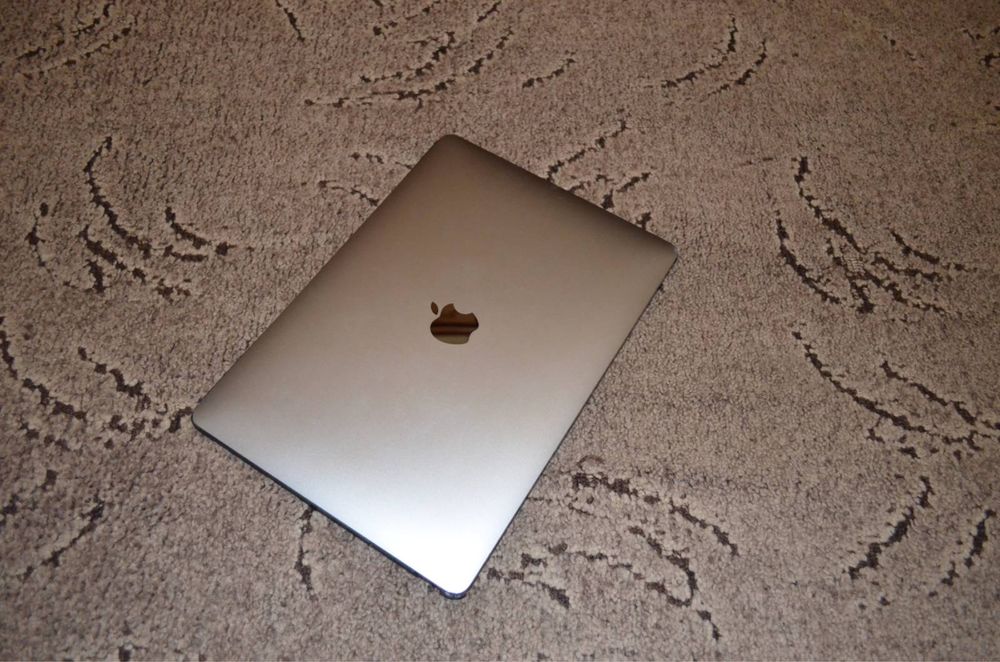 MacBook Air M1, 256 gb, идеальный