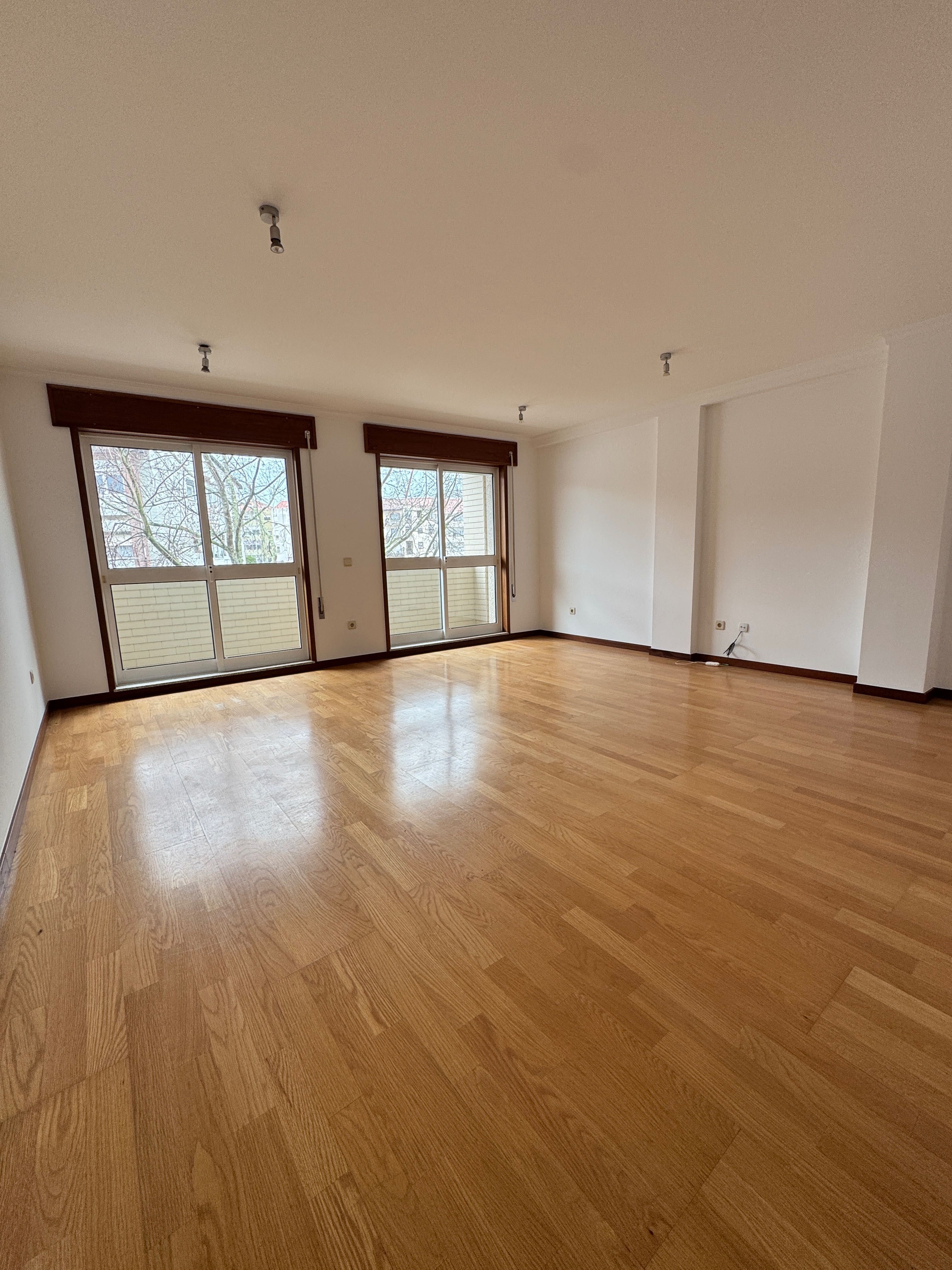 T4 Duplex à venda - Rua de Cunha Júnior, 206