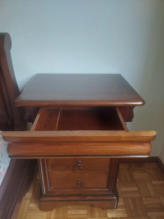 Mesas de cabeceira em Carvalho