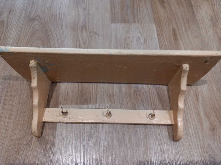 półeczka drewniana z haczykami prl, retro