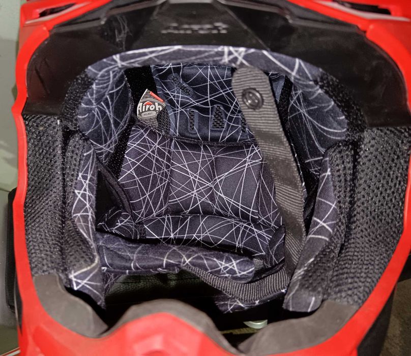Capacete cross airoh mais óculos