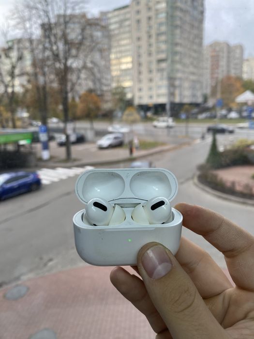 Оригінал AirPods Pro 1st