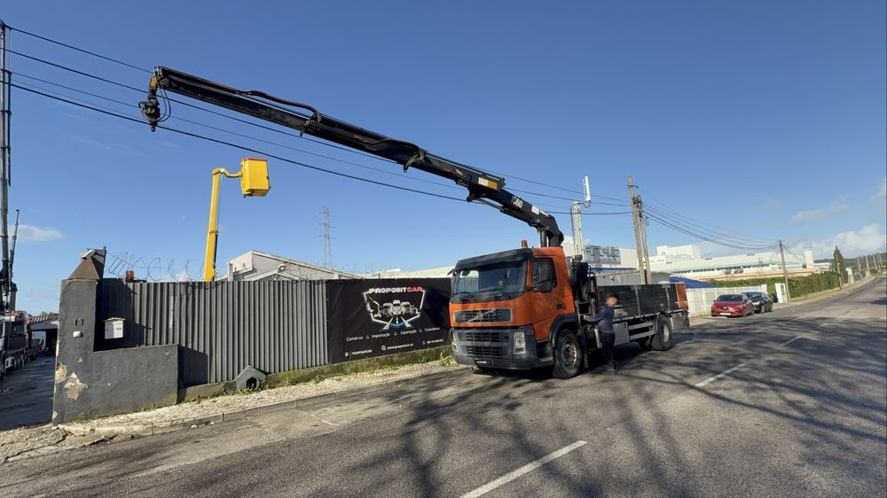VOLVO FM360 COM GRUA HMF 1560 APENAS 600.000km ###OPORTUNIDADE###