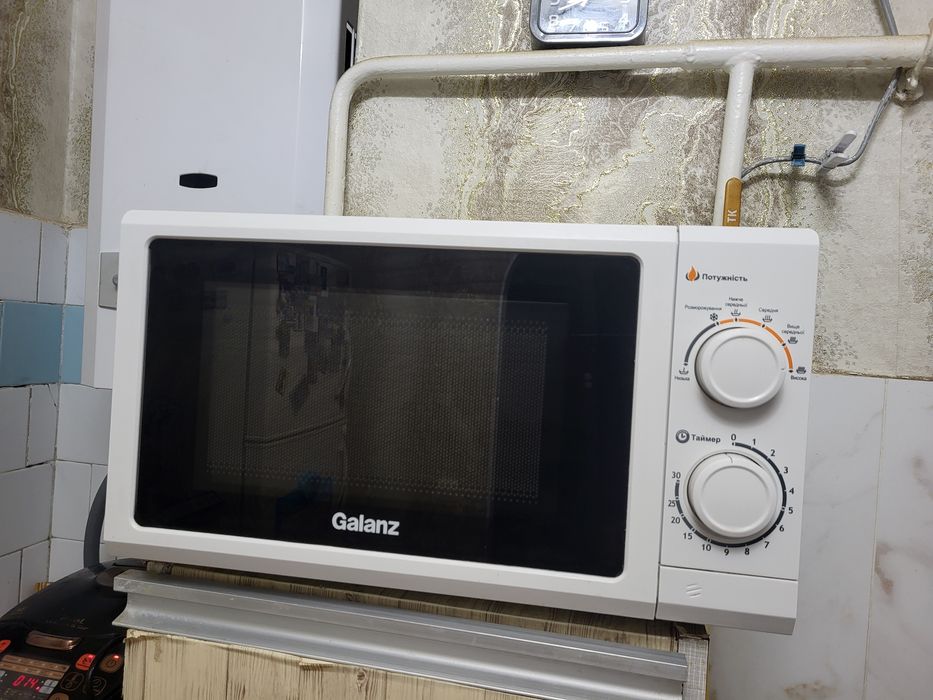 Мікрохвильова піч ( мікроволновка) робочій стан