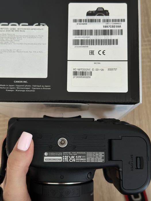 Продам Canon 6D Mark II + обʼєктив Canon EF 50mm f/1.8