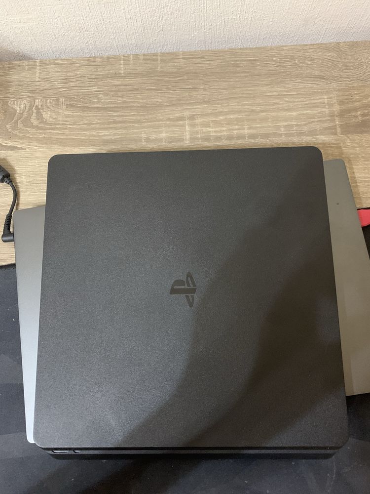 PlayStation 4 1TB Slim 2 геймпади