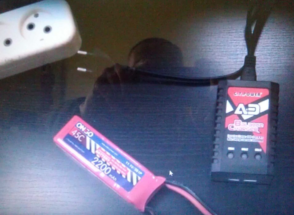 Зар. устр-о G.T.Power A3 0,9А