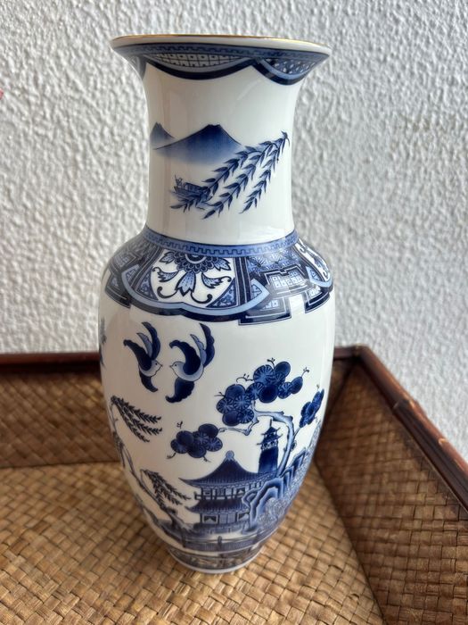 vaso de porcelana de estilo asiático,