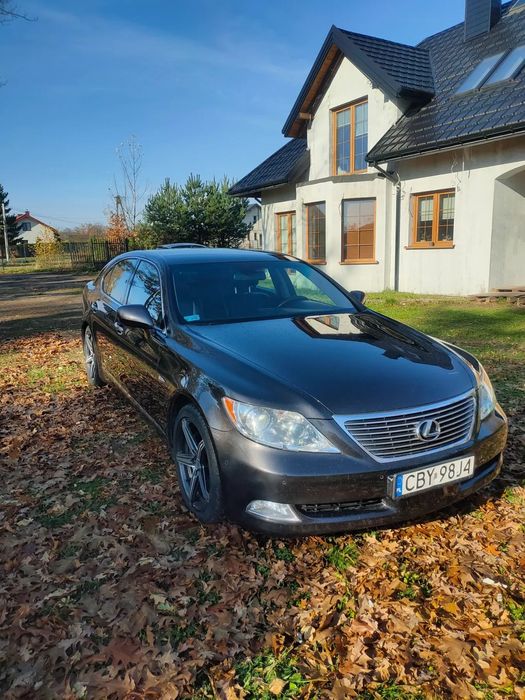Lexus LS 460-Super Stan, jeszcze oryginalna folia na listwach.