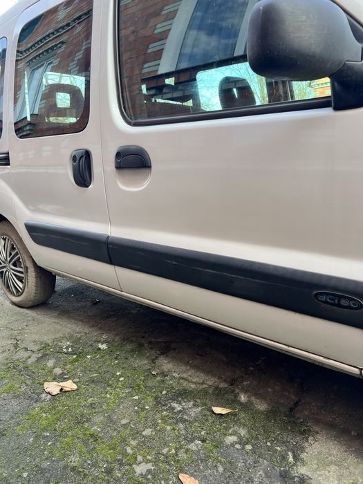 Рено кенго       .