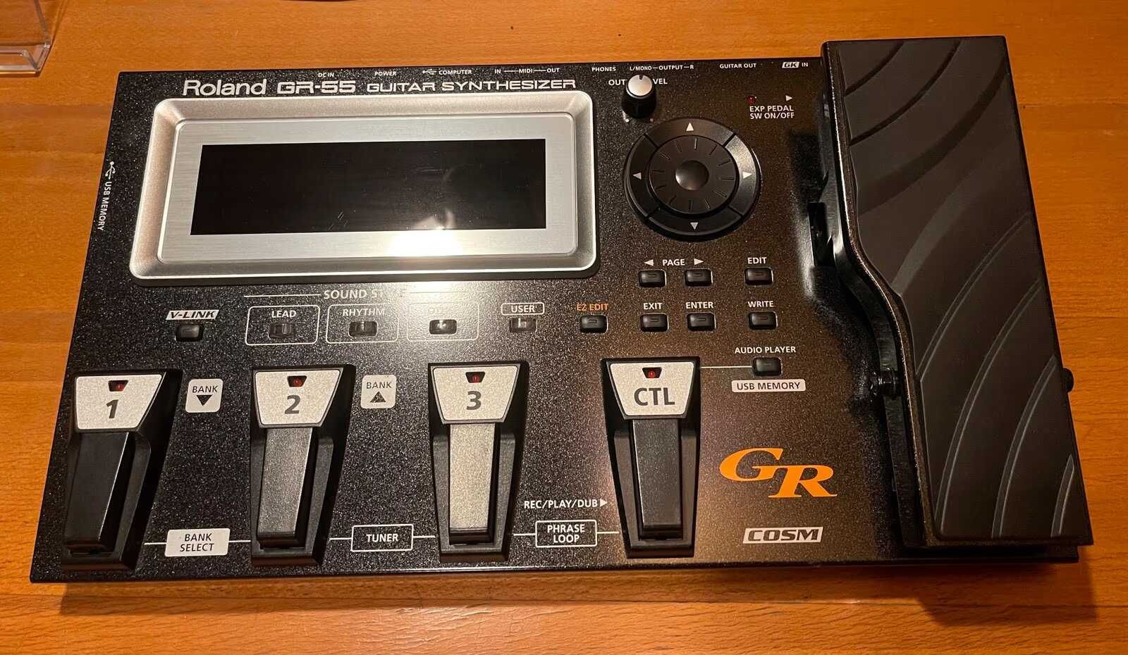 Roland GR-55 - гитарный процессор и синтезатор