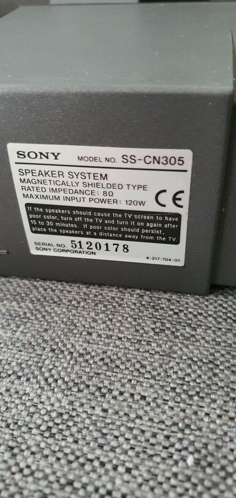 Kino domowe Sony. Subwoofer aktywny, głośnik centarlny i satelitki.