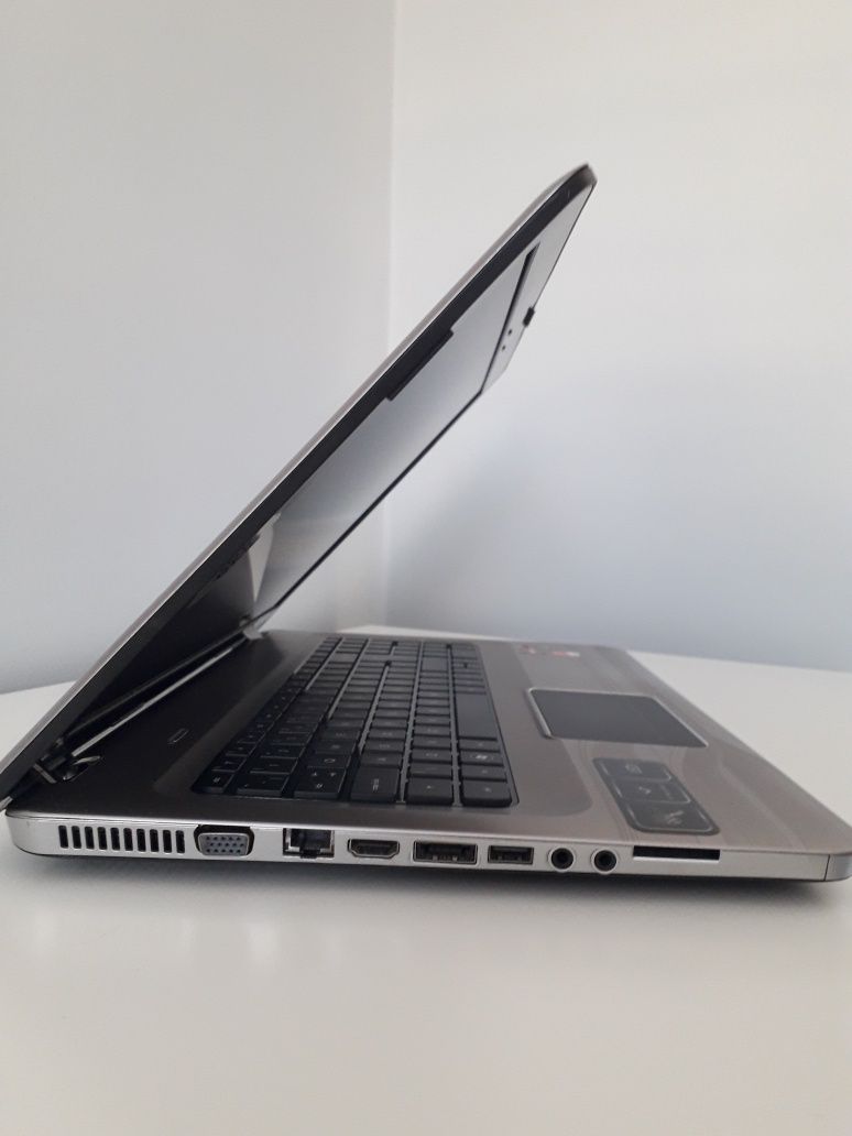 Laptop HP Pavilion dv7 - 4013el - włącza się - uszkodzony