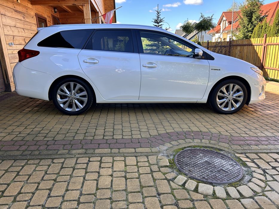 Toyota Auris 1.8 Hybryd bogata opcja