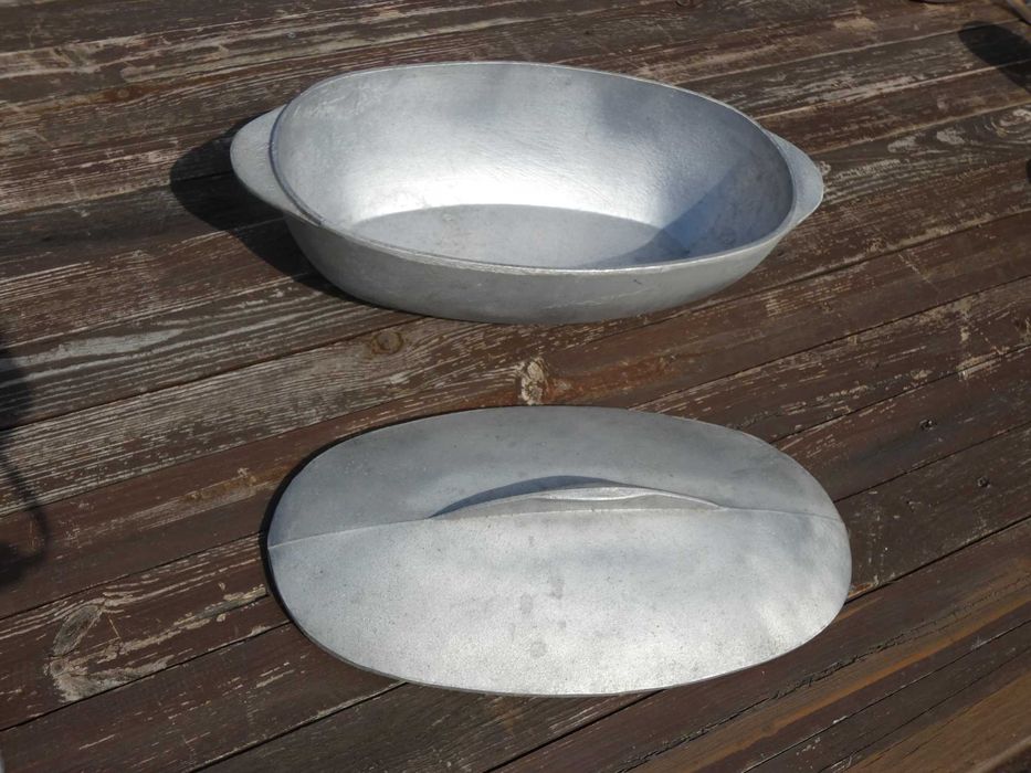 dwie aluminiowe  brytfanki