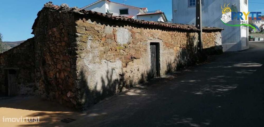Moradia para restaurar situada na Freguesia do Troviscal